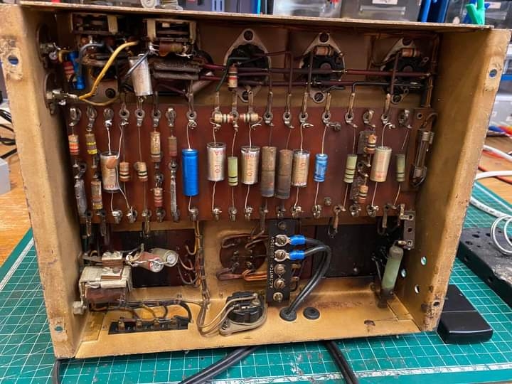 Leak TL10 innards (restored by Peter Hillyer) 1953 BAL-AMi Model E