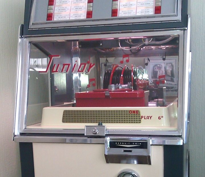 Alternate cabinet with raised mechanism (2) 1956 BAL-AMi Junior