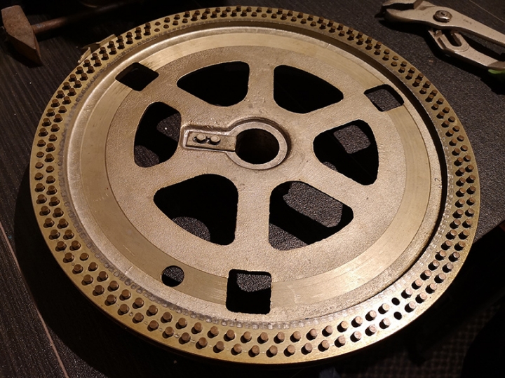 Pin wheel